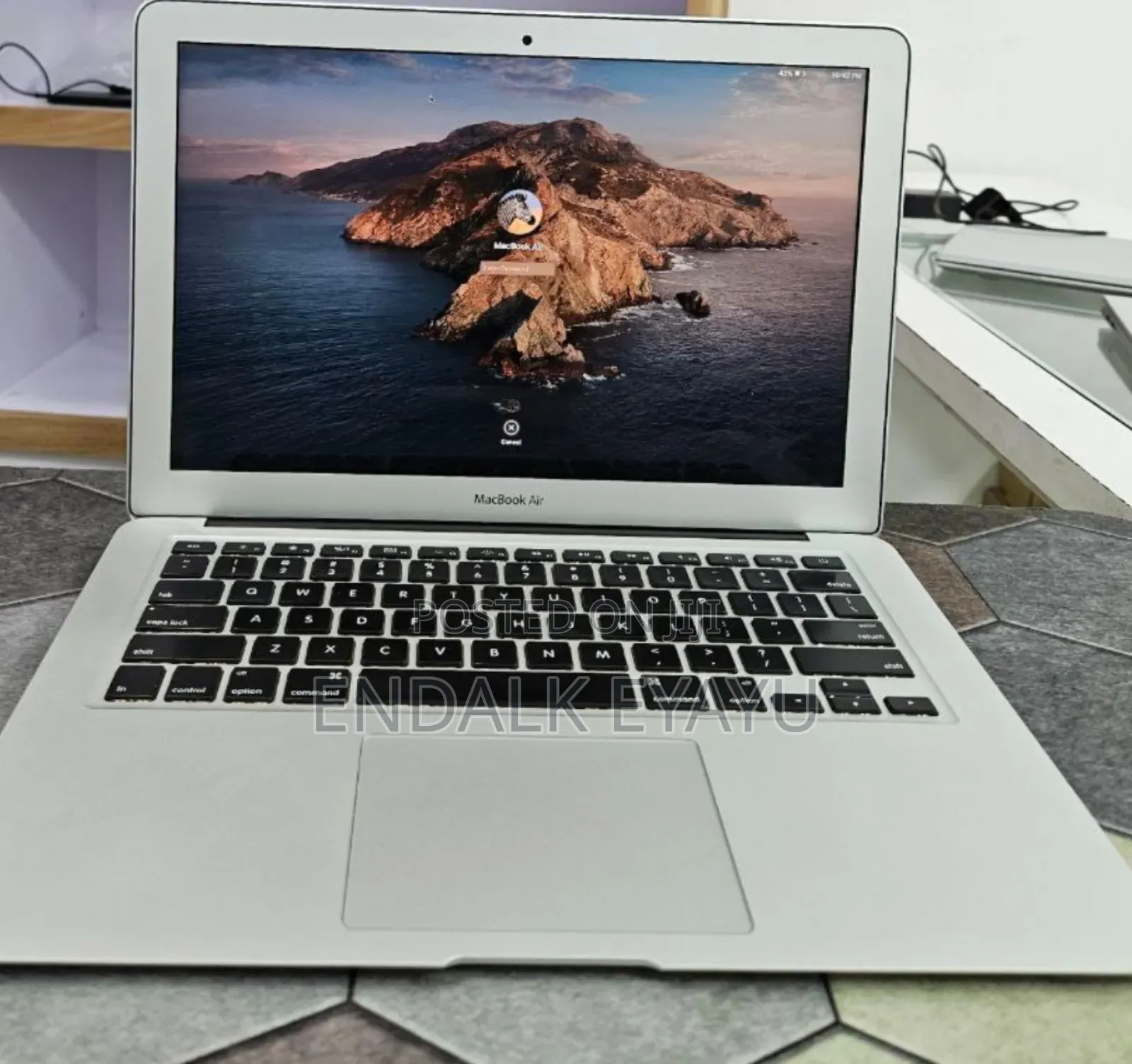 New Laptop Apple MacBook Air 2017 8GB Intel Core i5 SSD 256GB