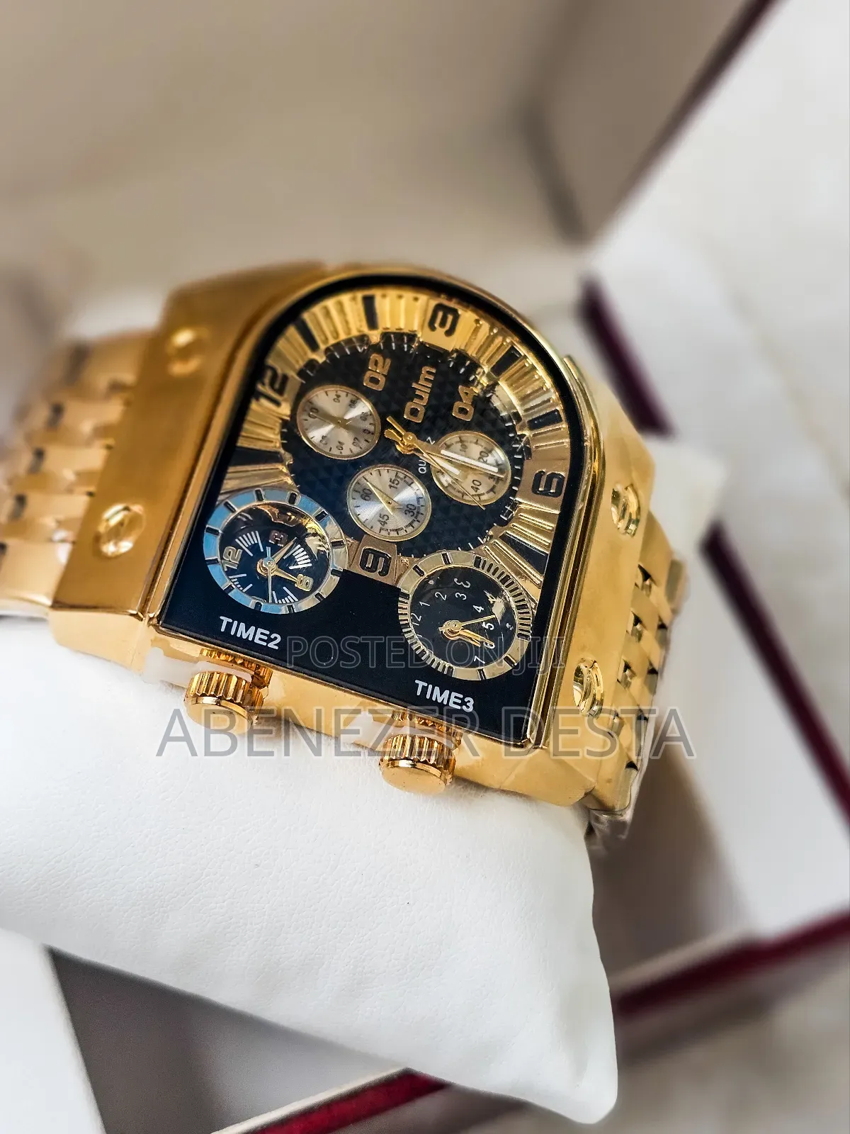 Oulm Brand Military-Style Wristwatch Featuring Three Distinct Time Zon