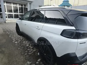Peugeot 5008 2021 White