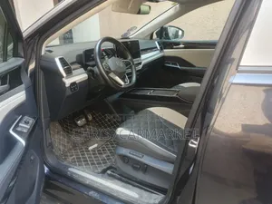 Volkswagen ID.6 2023 Blue