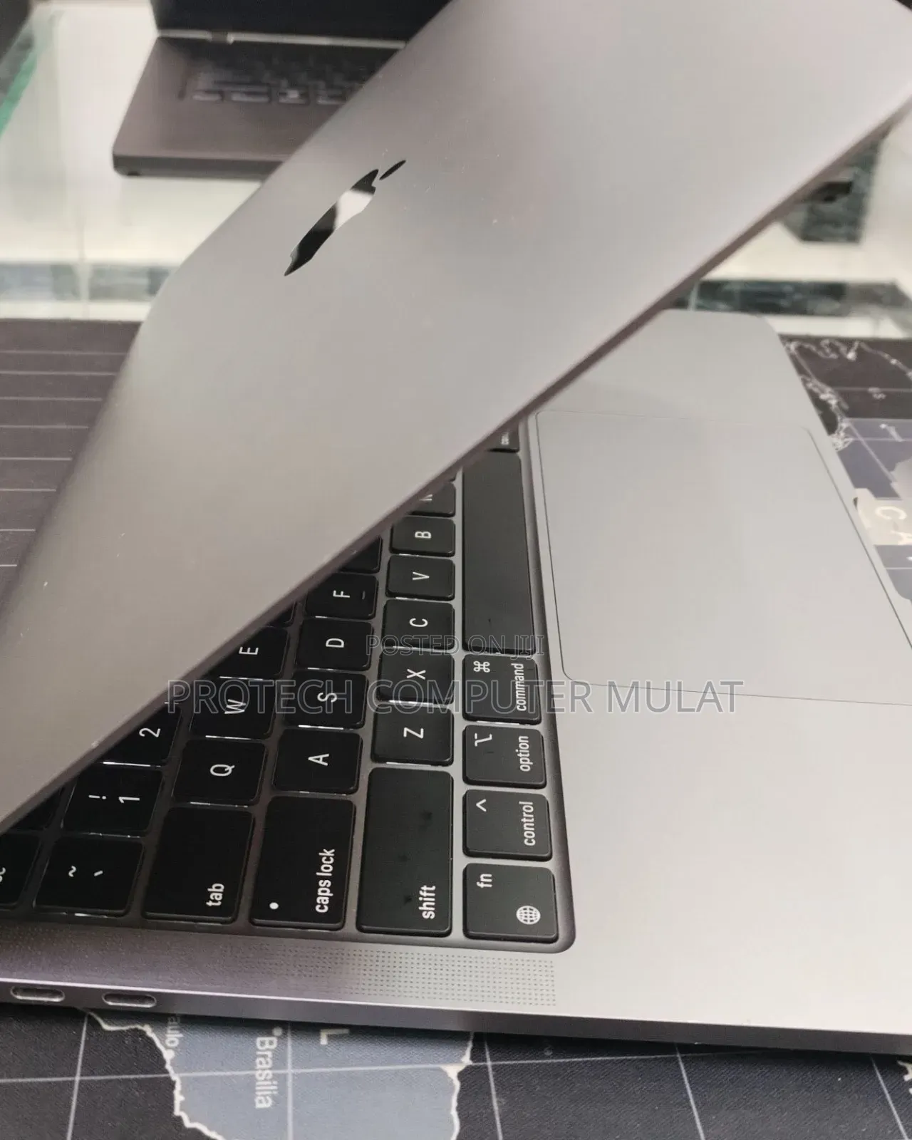 New Laptop Apple MacBook Pro M1 8GB Apple M1 SSD 256GB