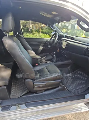 Toyota Hilux 2020 Silver