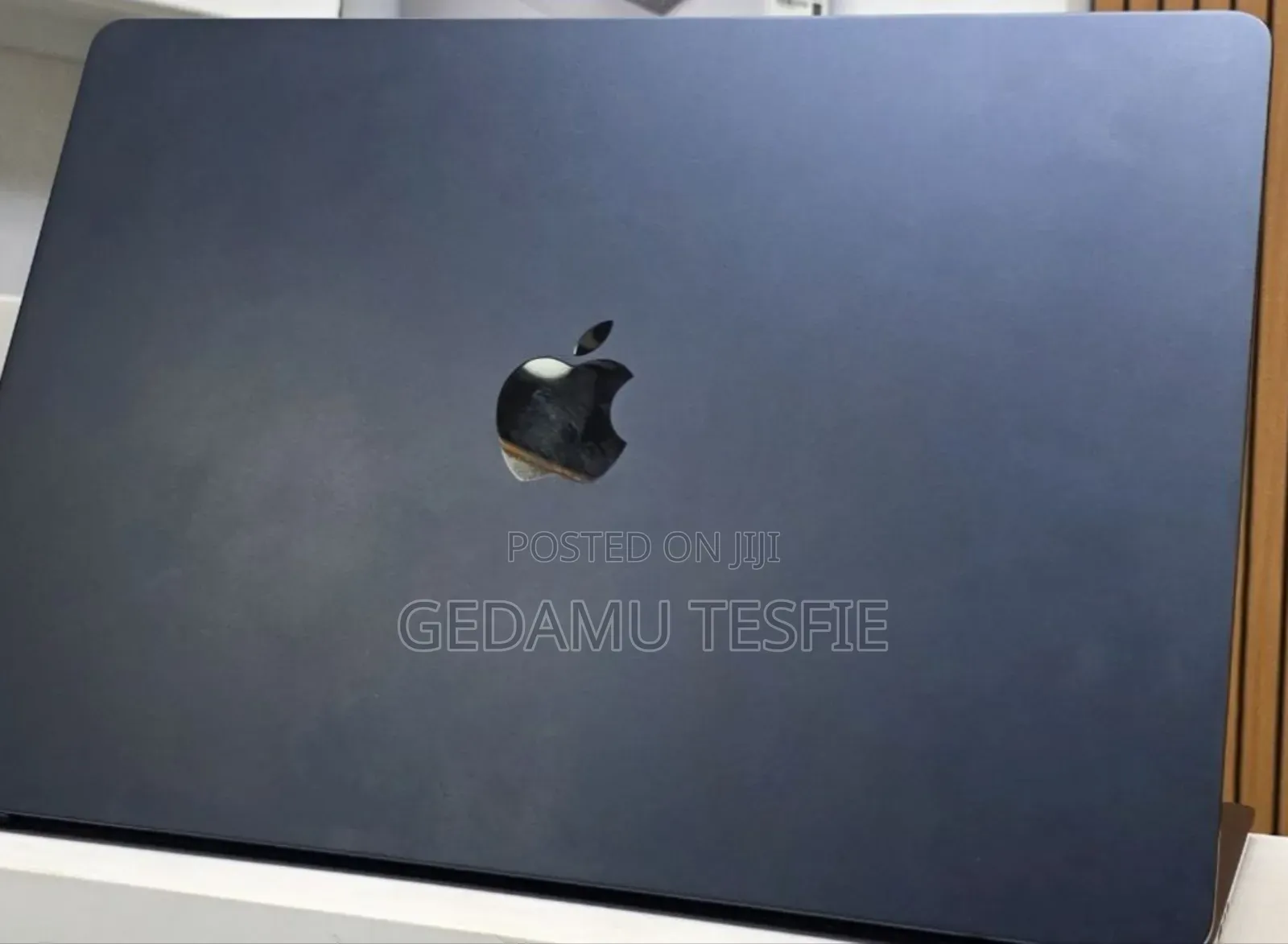 New Laptop Apple MacBook Air 2025 M4 15-inch 16GB SSD 256GB