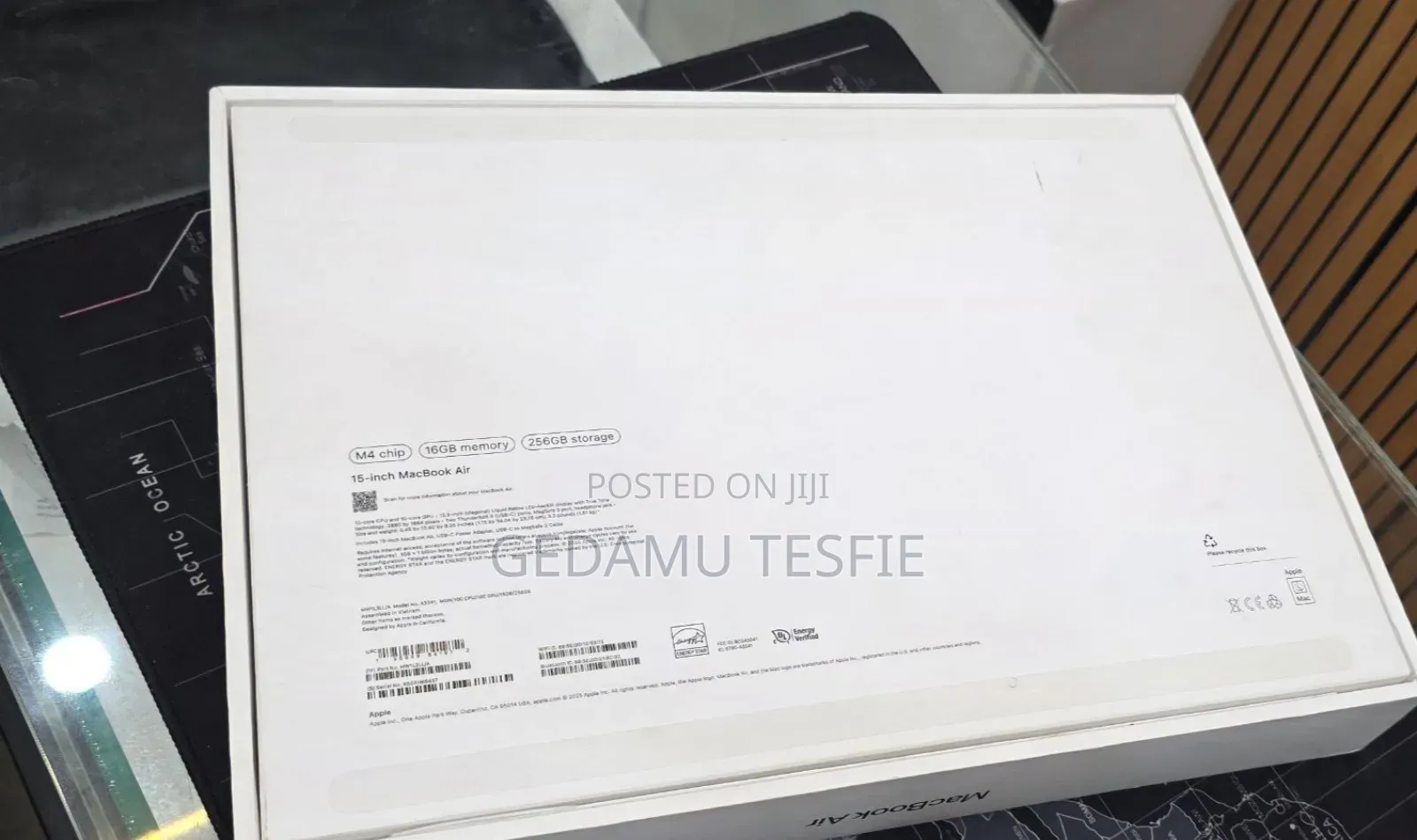 New Laptop Apple MacBook Air 2025 M4 15-inch 16GB SSD 256GB