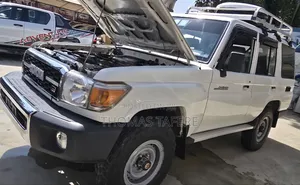 Toyota Land Cruiser 2015 White