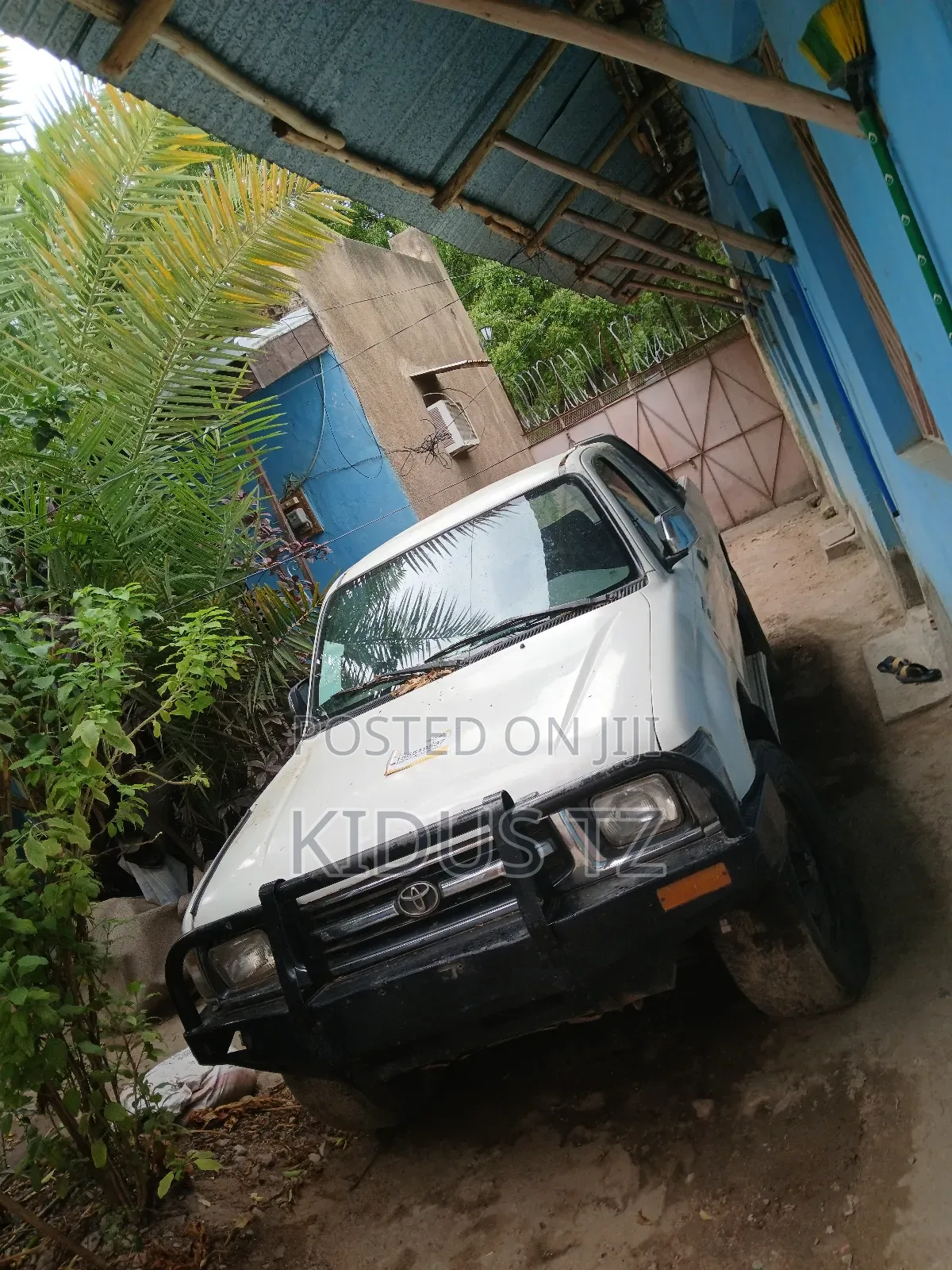 Toyota Hilux 1996 White