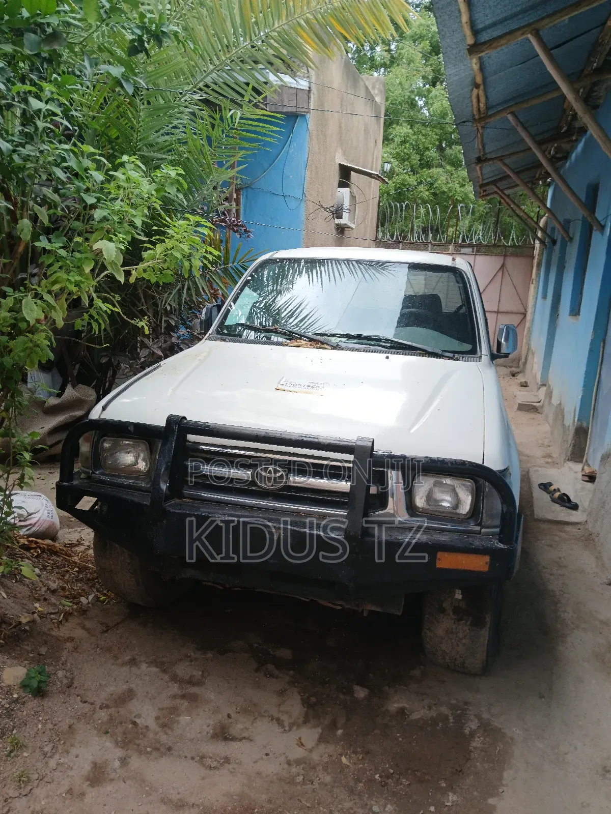 Toyota Hilux 1996 White