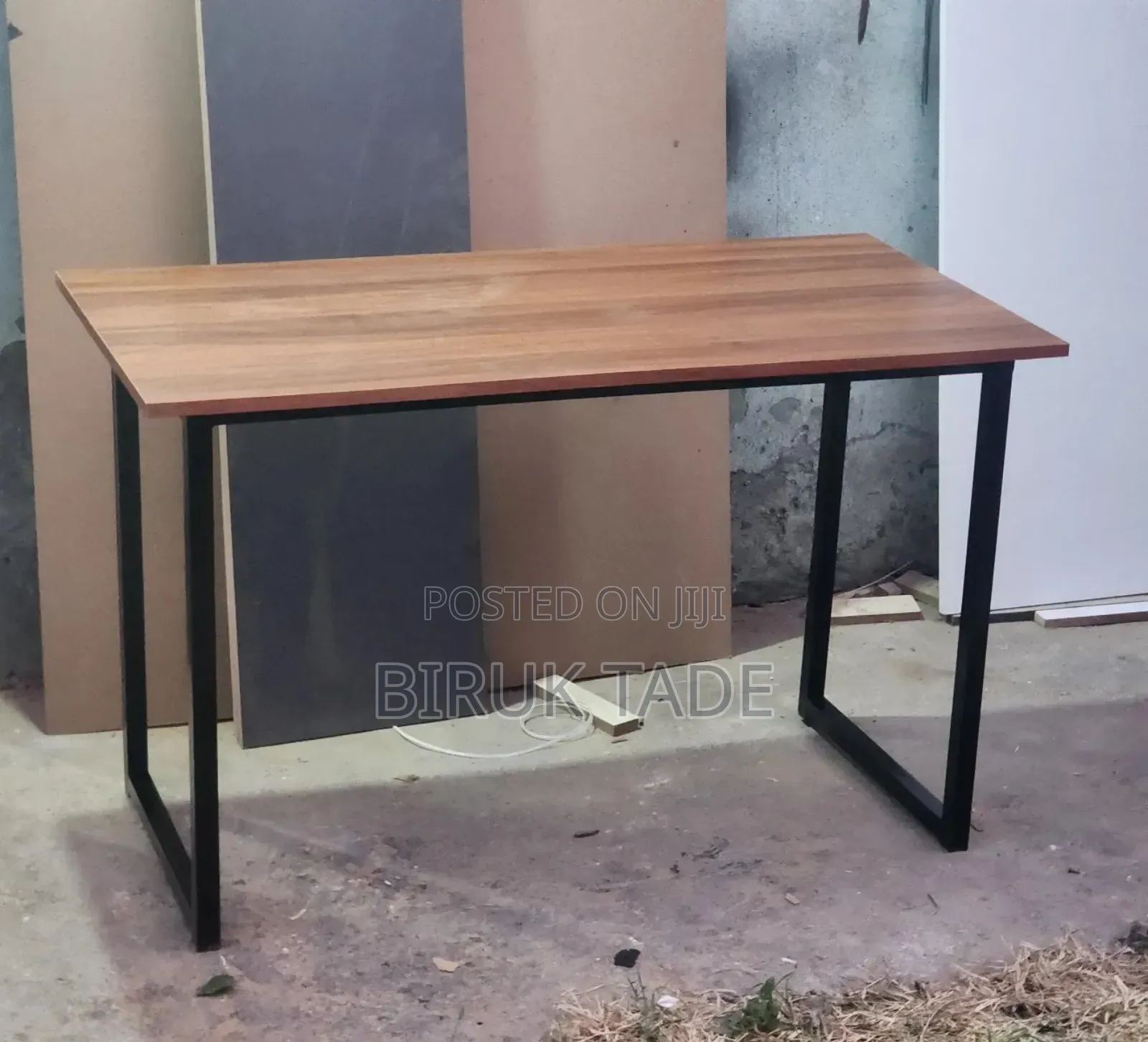 Study Table 120 × 60 Cm