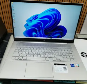 New Laptop HP Envy 17t 16GB Intel Core i7 SSD 512GB