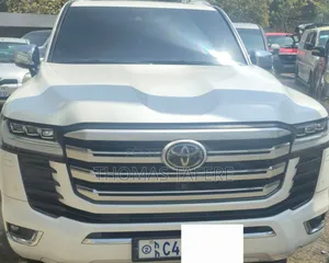 Toyota Land Cruiser 2023 White