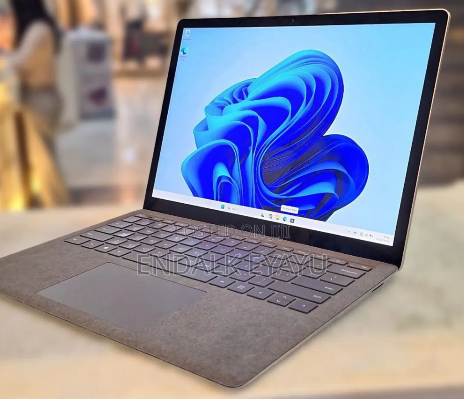 New Laptop Microsoft Surface 16GB Intel Core i7 SSD 256GB