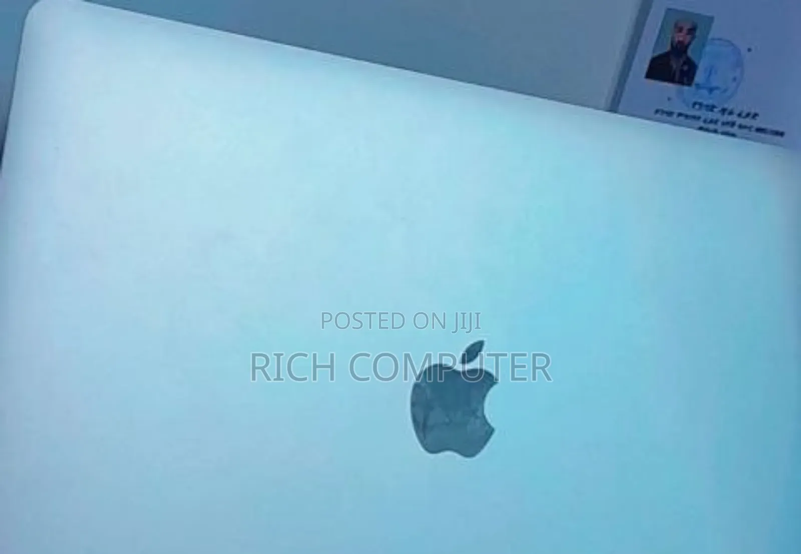 New Laptop Apple MacBook Pro 2022 M2 8GB Apple M2 SSD 256GB