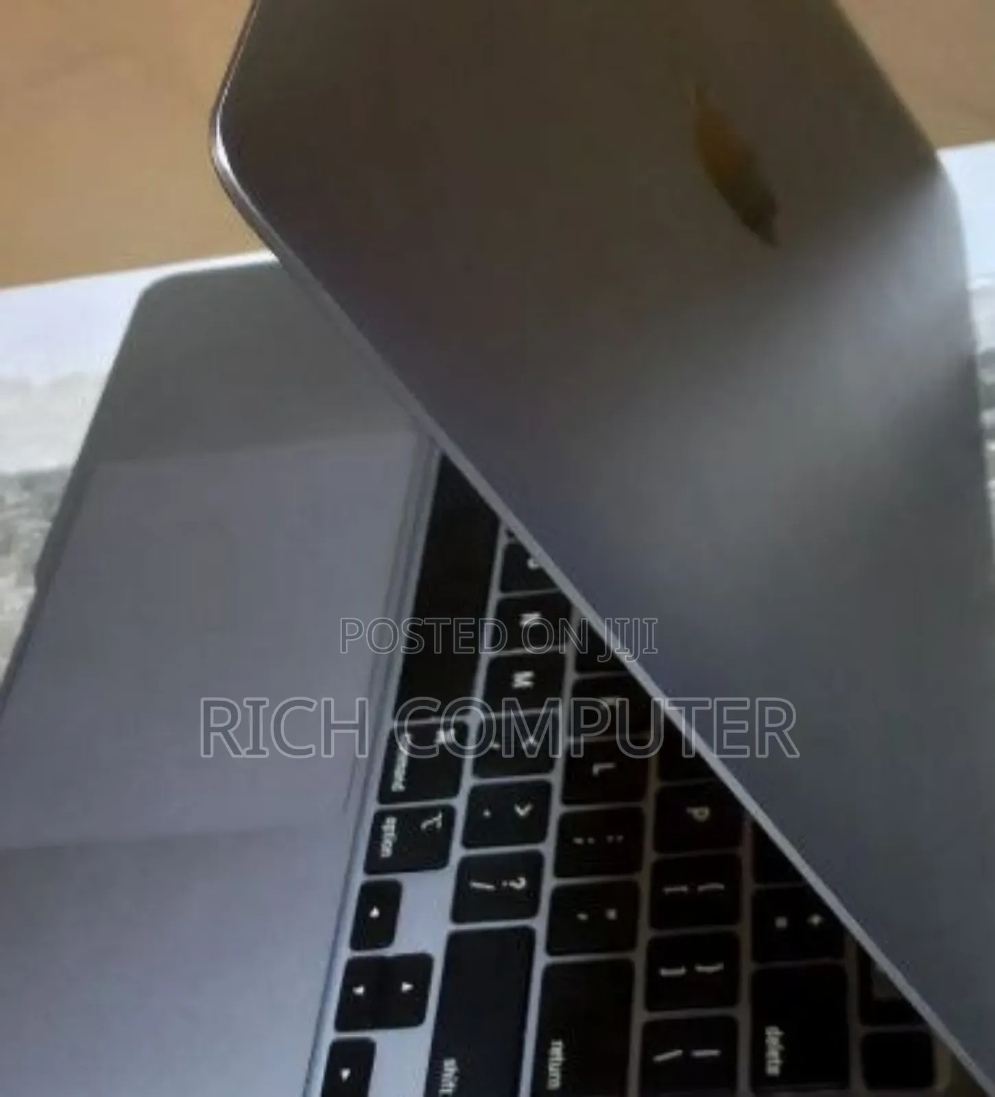 New Laptop Apple MacBook Pro 2021 M1 8GB Apple M1 SSD 256GB