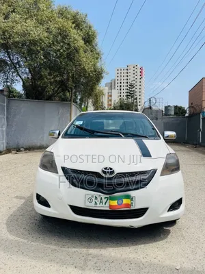 Toyota Yaris 2010 White