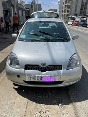 Toyota Vitz 2001 Silver