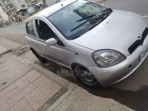 Toyota Vitz 2001 Silver