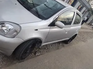 Toyota Vitz 2001 Silver