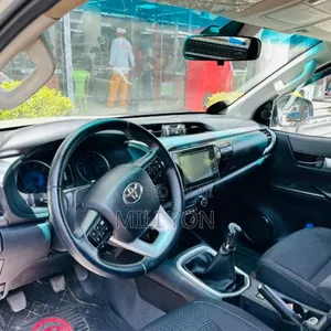 Toyota Hilux 2020 Beige