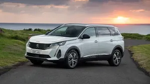 Peugeot 5008 2021 White