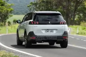 Peugeot 5008 2021 White