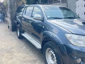 Toyota Hilux 2010 Gray