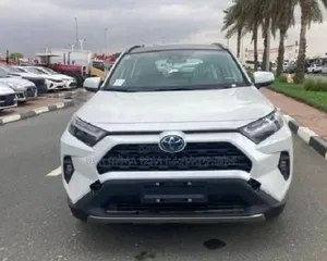 New Toyota RAV4 Hybrid 2024 White