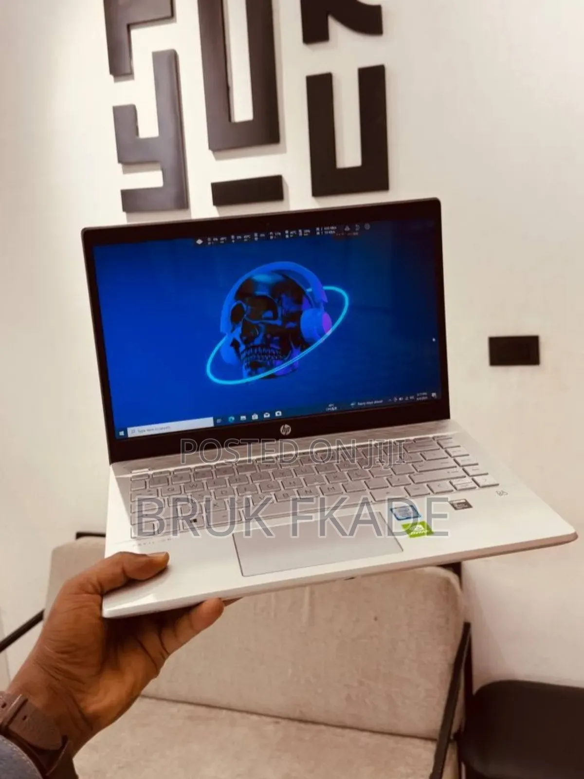 New Laptop HP Pavilion 14 8GB Intel Core i5 SSD 256GB