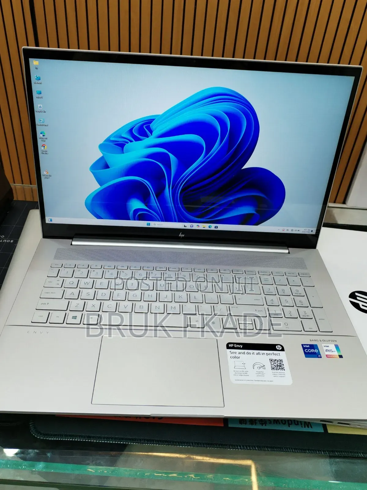 New Laptop HP Envy 17 16GB Intel Core i7 SSD 512GB