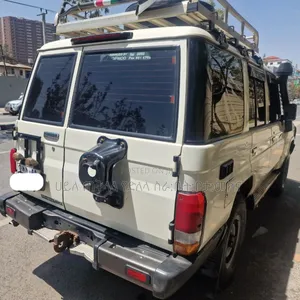 Toyota Land Cruiser 2017 White