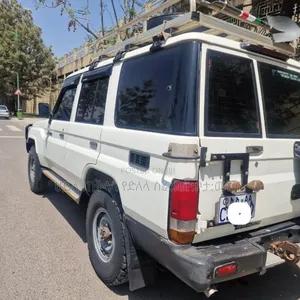 Toyota Land Cruiser 2017 White