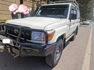 Toyota Land Cruiser 2017 White