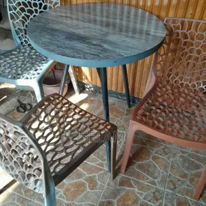 ለካፌ ለሬስቶራንት የሚሆን ፕላስቲክ ወንበር