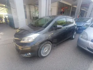 Toyota Vitz 1.0 FWD 3dr 2014 Gray