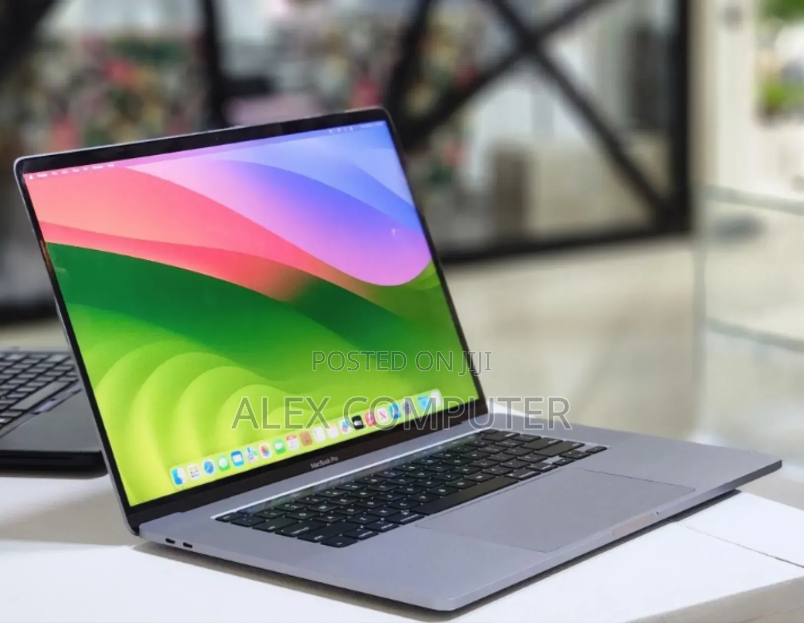 New Laptop Apple MacBook Pro 2019 32GB Intel Core i7 SSD 512GB