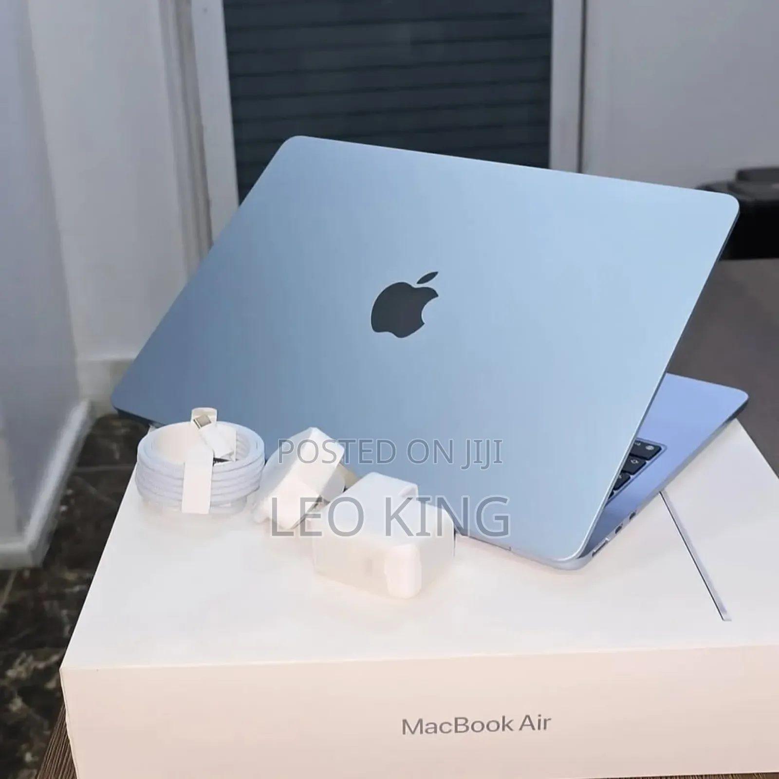 New Laptop Apple MacBook Air 2025 M4 13-inch 16GB Apple M4 SSD 256GB