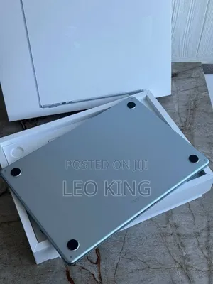 New Laptop Apple MacBook Air 2025 M4 13-inch 16GB Apple M4 SSD 256GB