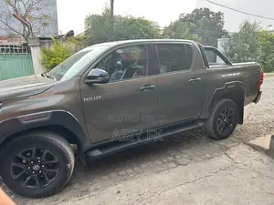 Toyota Hilux 2022 Gray