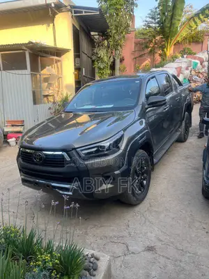 Toyota Hilux 2022 Gray