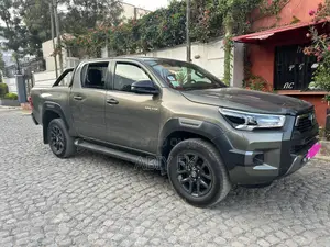 Toyota Hilux 2022 Gray