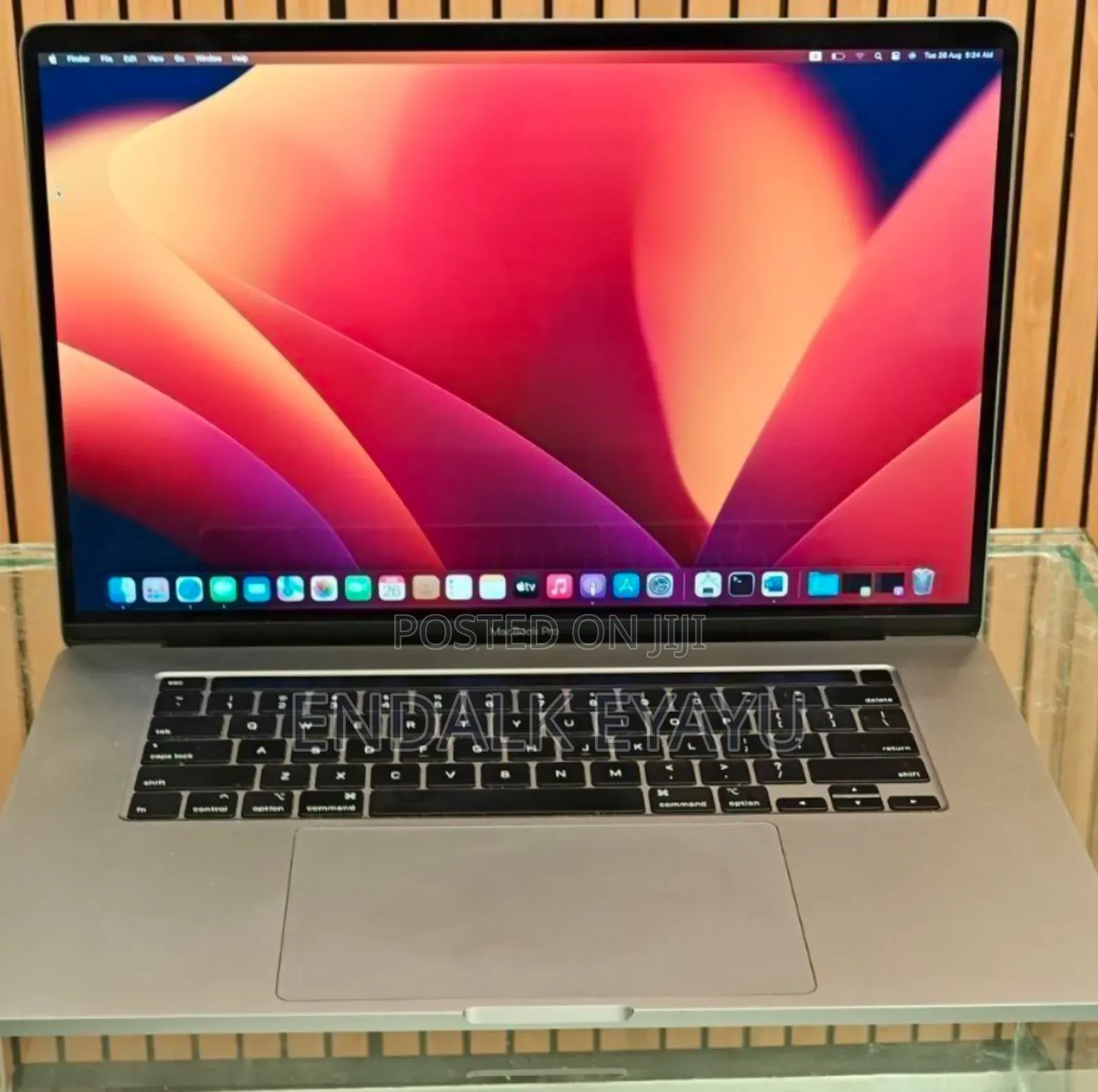 New Laptop Apple MacBook Pro 2019 16GB Intel Core i7 SSD 512GB