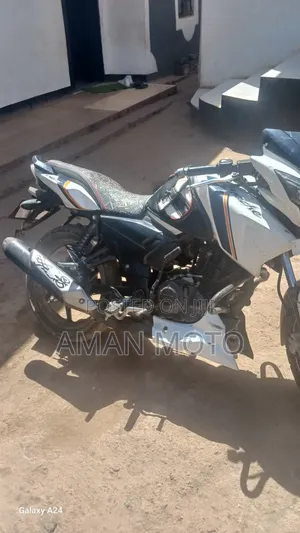 TVS Apache 160 4V 2016 White