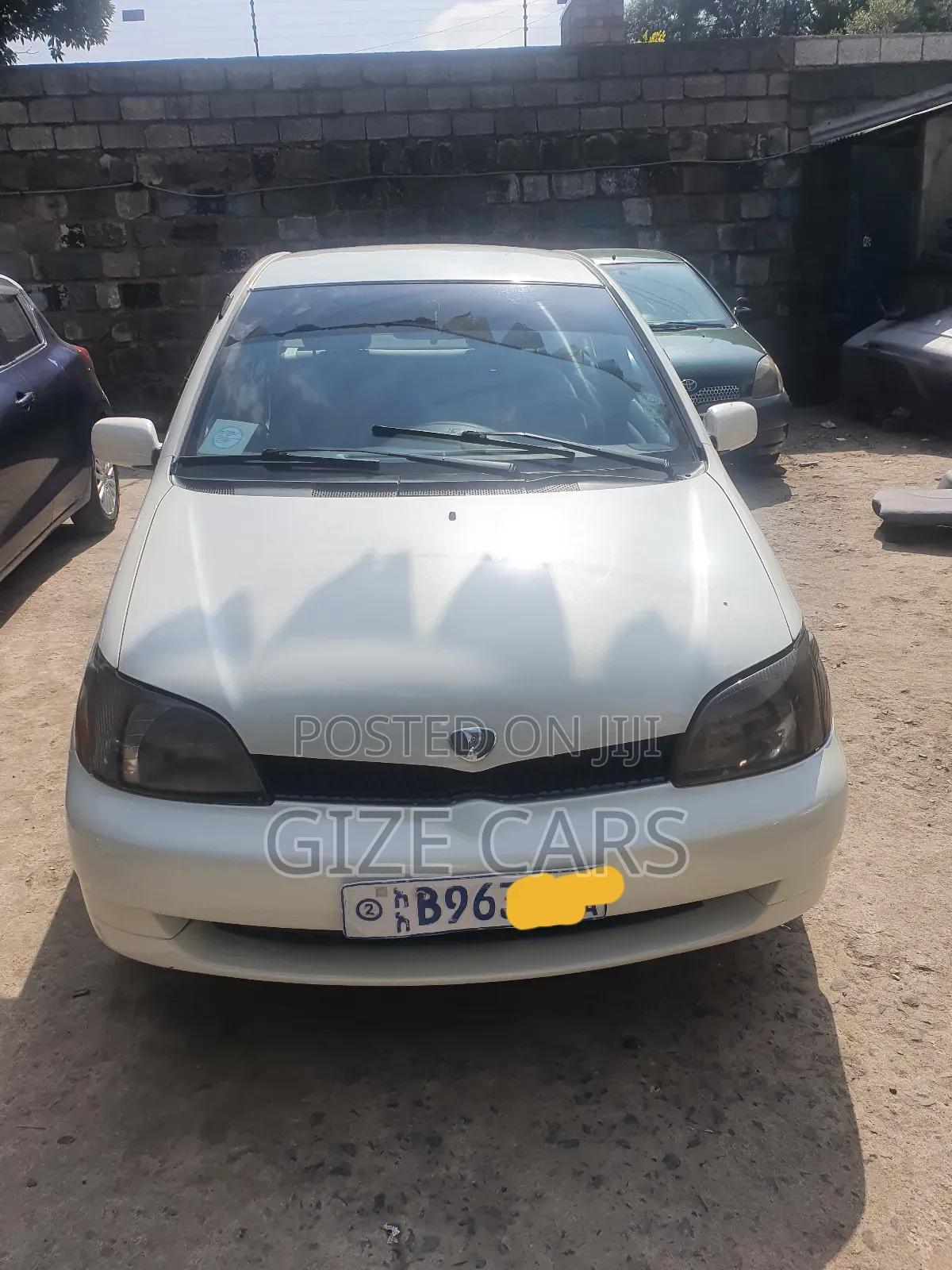 Toyota Platz 2001 White