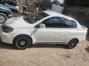 Toyota Platz 2001 White