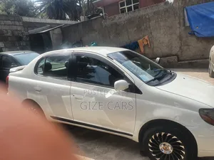 Toyota Platz 2001 White