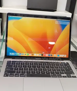 New Laptop Apple MacBook Pro 2020 M1 8GB Apple M1 Pro SSD 256GB