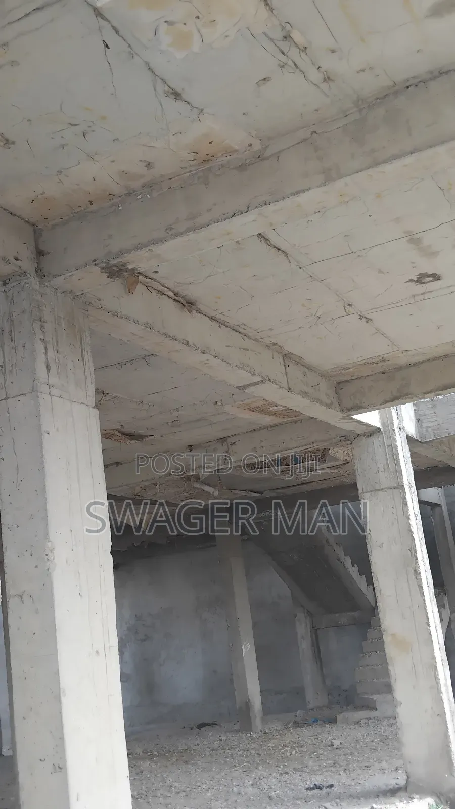 8bdrm Townhouse/Terrace in Tafo, Yeka for sale