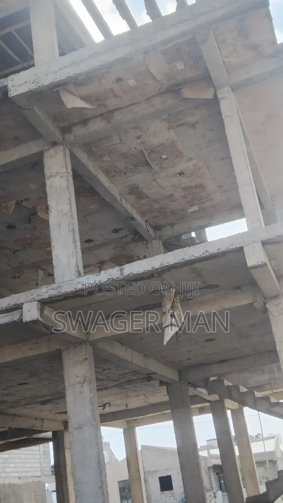 8bdrm Townhouse/Terrace in Tafo, Yeka for sale