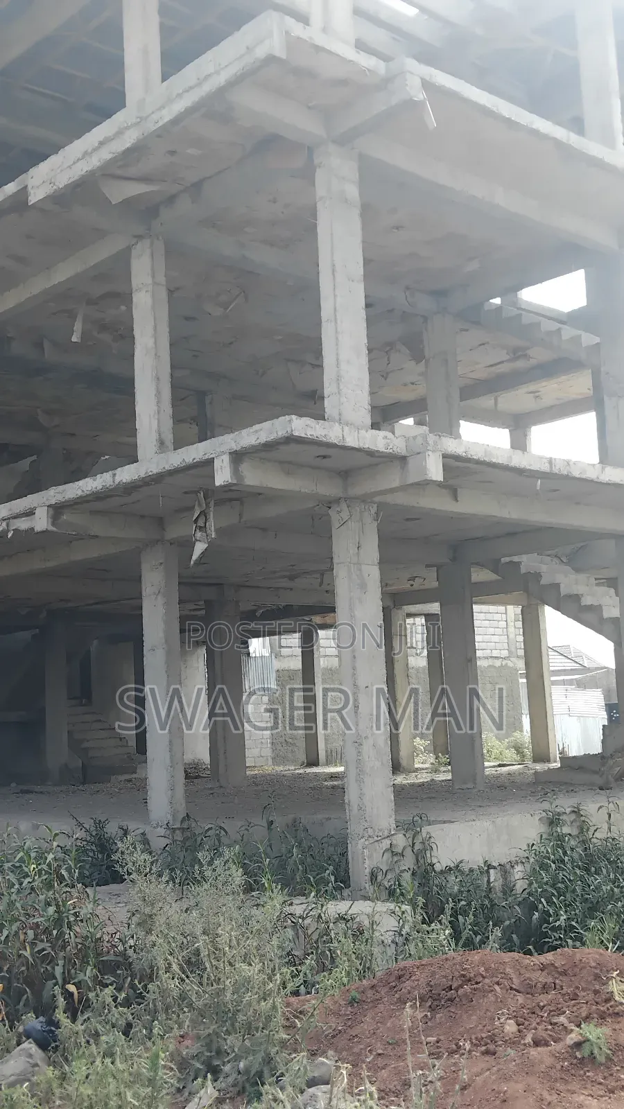 8bdrm Townhouse/Terrace in Tafo, Yeka for sale