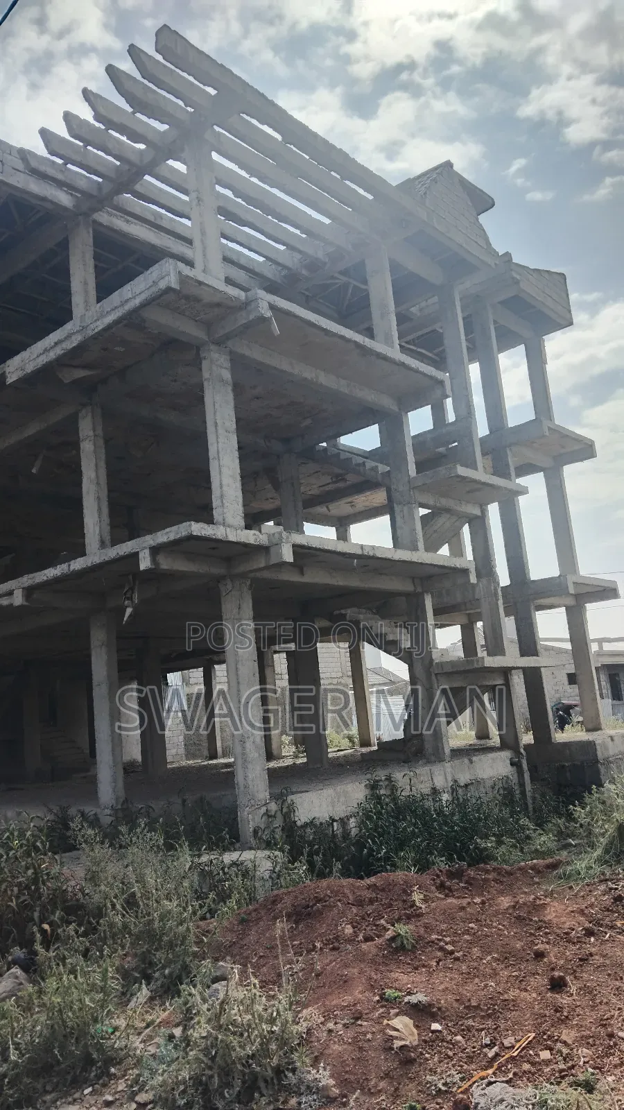 8bdrm Townhouse/Terrace in Tafo, Yeka for sale