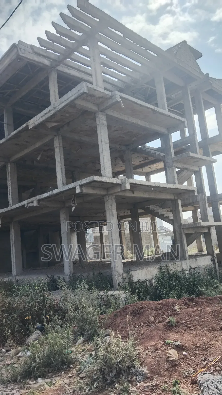 8bdrm Townhouse/Terrace in Tafo, Yeka for sale